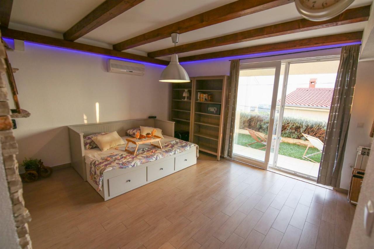 Eco Eclectic Villa With Pool Σολίν Εξωτερικό φωτογραφία
