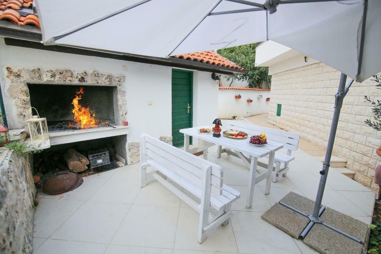 Eco Eclectic Villa With Pool Σολίν Εξωτερικό φωτογραφία