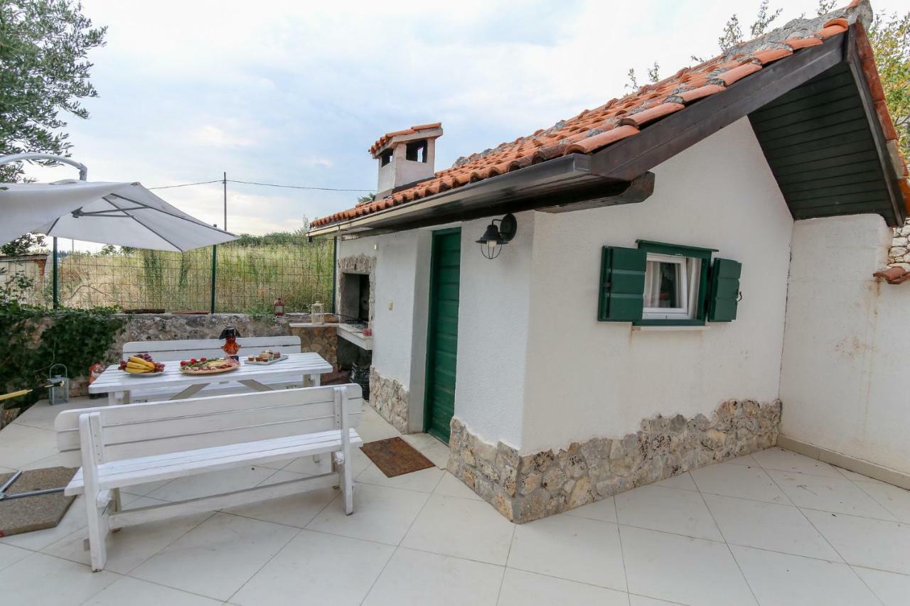 Eco Eclectic Villa With Pool Σολίν Εξωτερικό φωτογραφία
